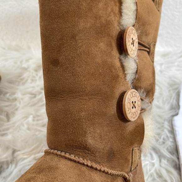 UGG Australia F27015G Bailey Button Triplet Fold Over Chestnut Boots Size 7 - Picture 14 of 16